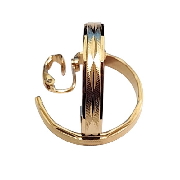 1 1/8" Avon Crimped Hoop Clip On Earrings Gold Tone Vintage Fine Rib Accent Line - Picture 8 of 8